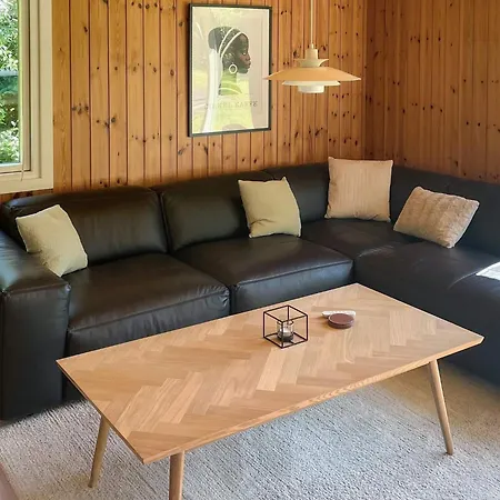 Spacious Lakeside Retreat Dom wakacyjny Ansager