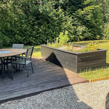 Spacious Lakeside Retreat Ansager